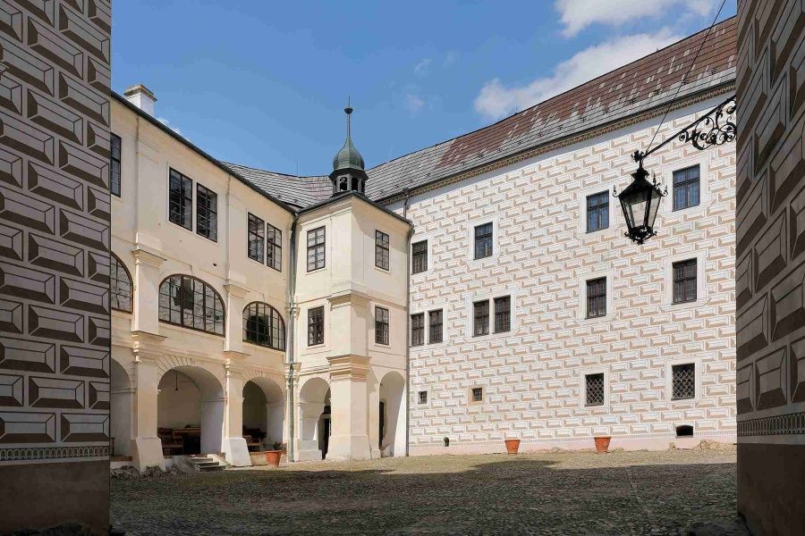 Zámek Březnice foto 001
